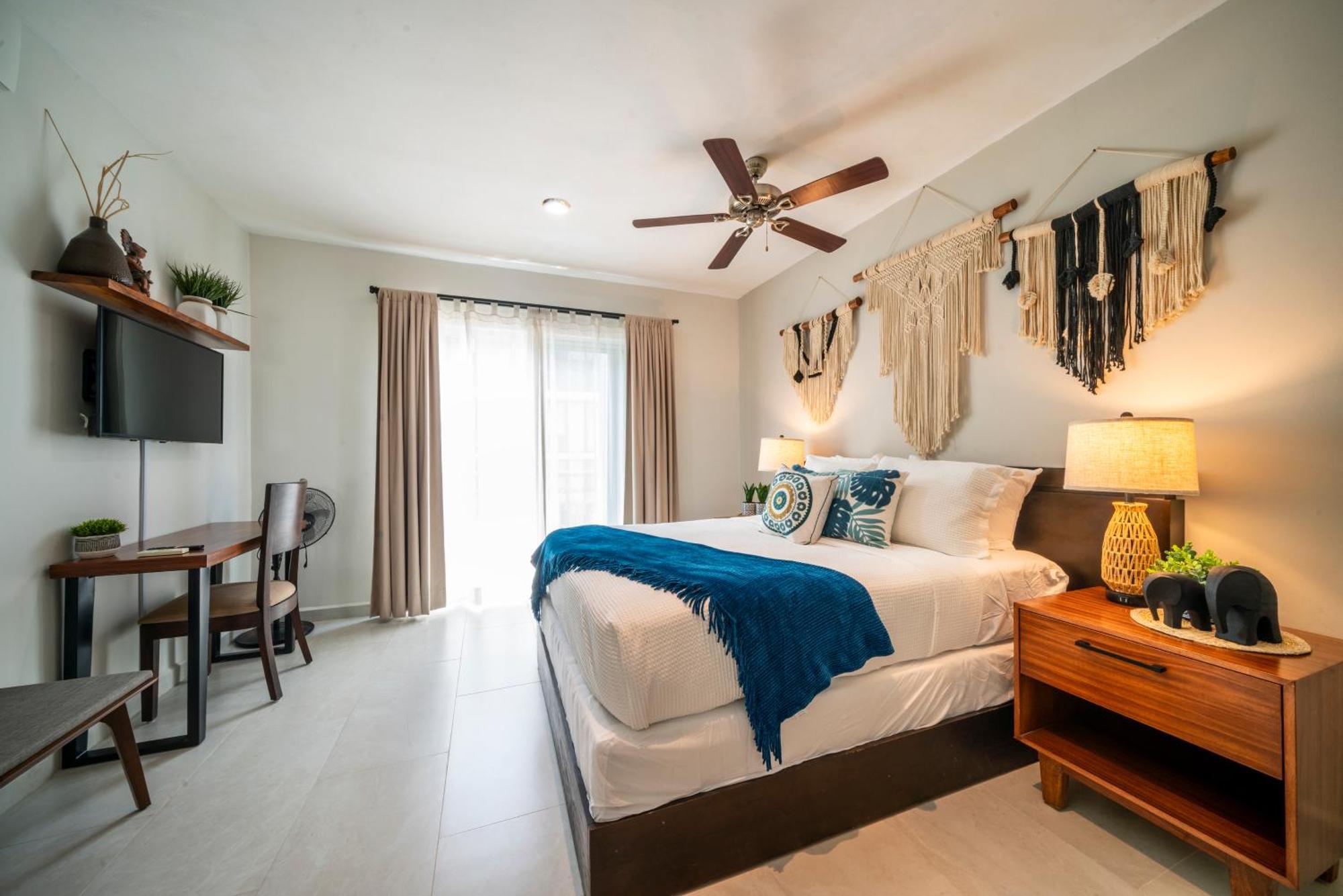 Modern Penthouse With 2 Bedrooms & Pool - Exquisite Bargain Priced - At Margaritas Ii Playa del Carmen