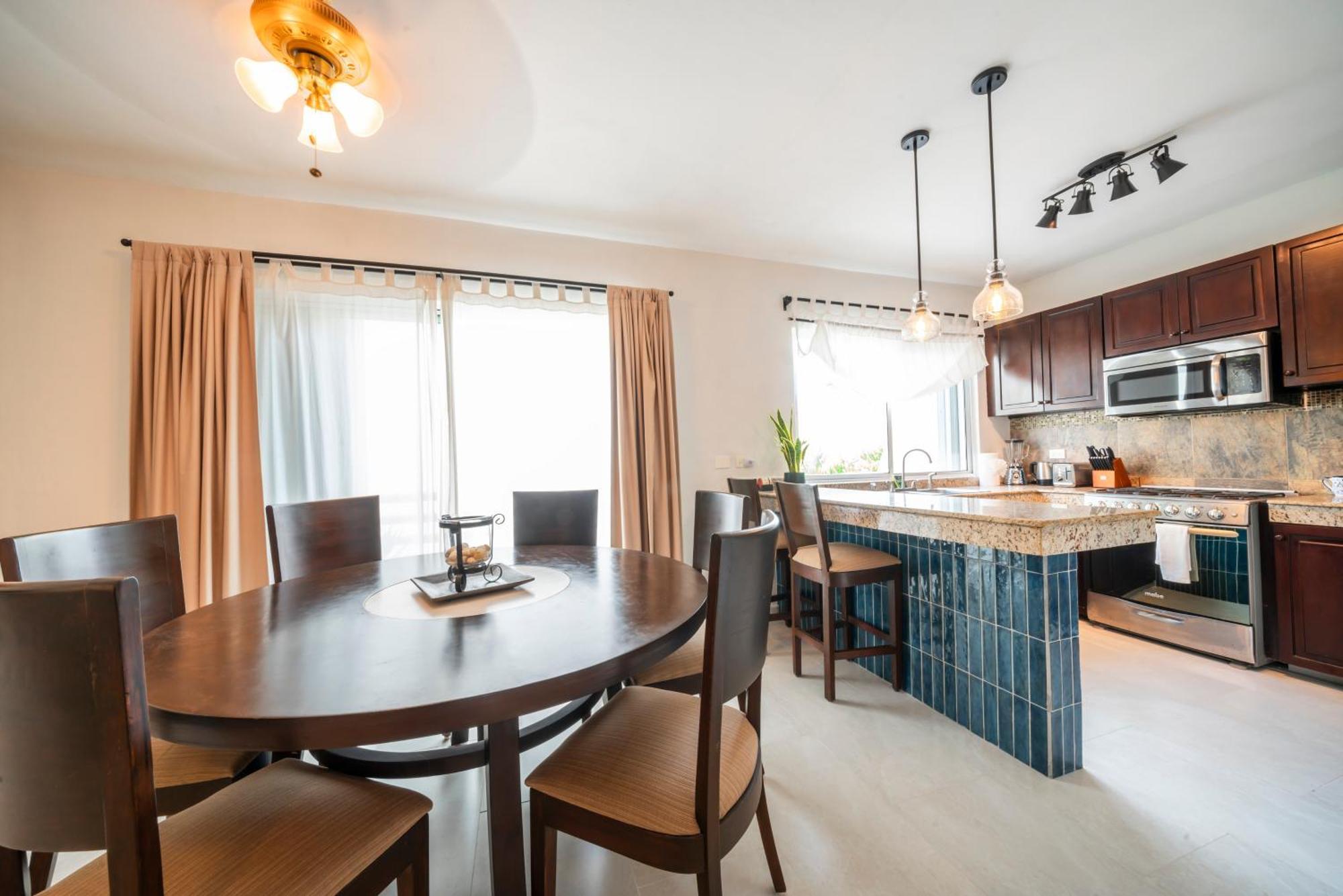 Сasa de vacaciones Modern Penthouse With 2 Bedrooms & Pool - Exquisite Bargain Priced - At Margaritas Ii
